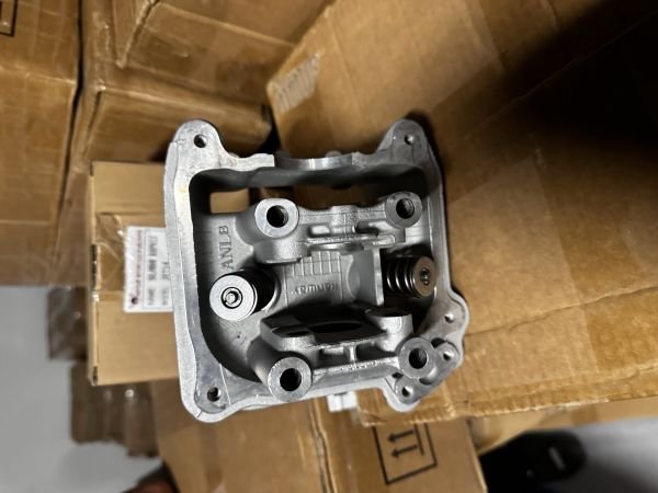 Sym jet 14 200 silindir üst kapak