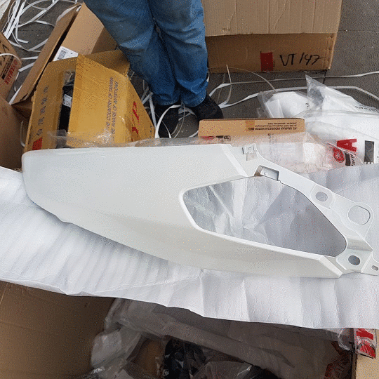 N Max 125 Orjinal Kuyruk Grenajı Sol - Beyaz