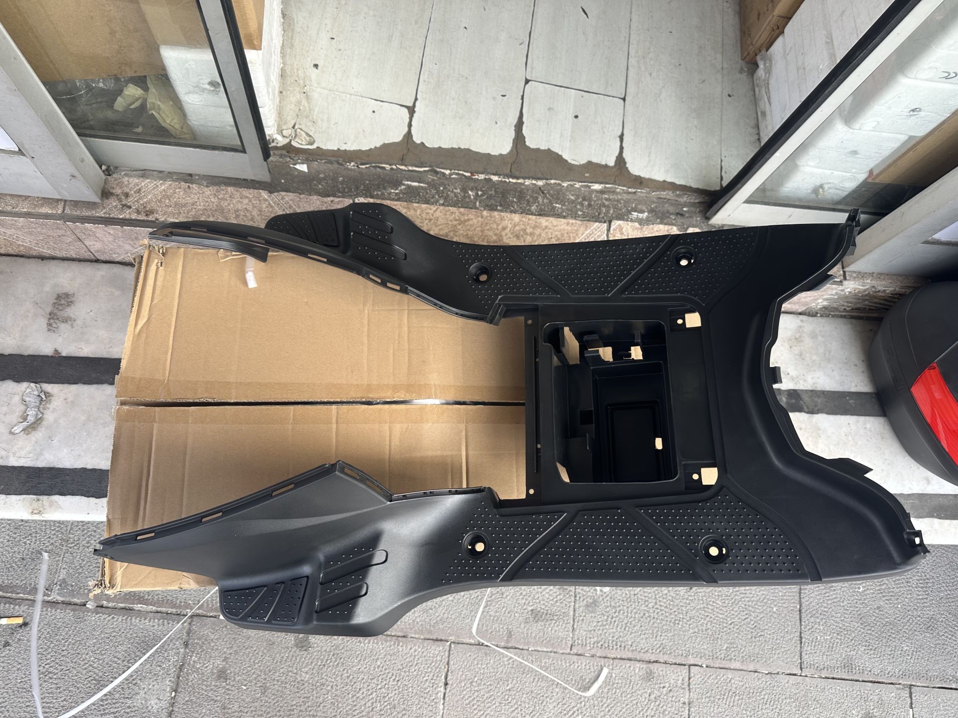 Sym 125 orbit 2 Ayak Basamak Plastiği